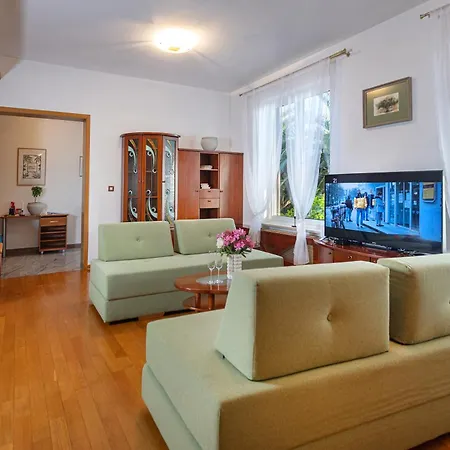Apartment House Olive Garden